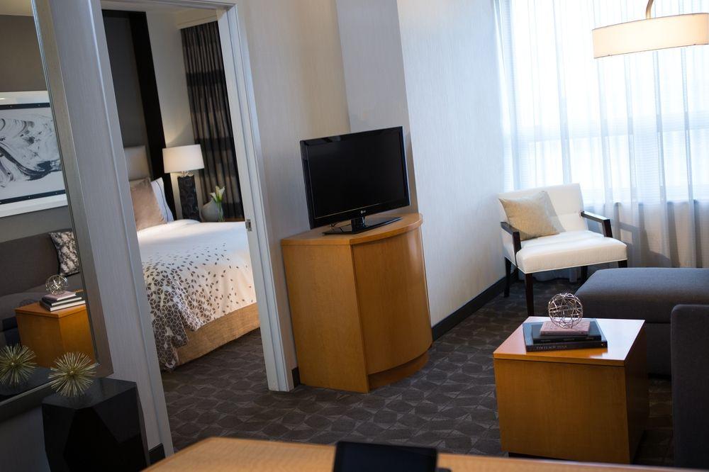 Renaissance Chicago O'Hare Suites Hotel Rosemont Exterior photo