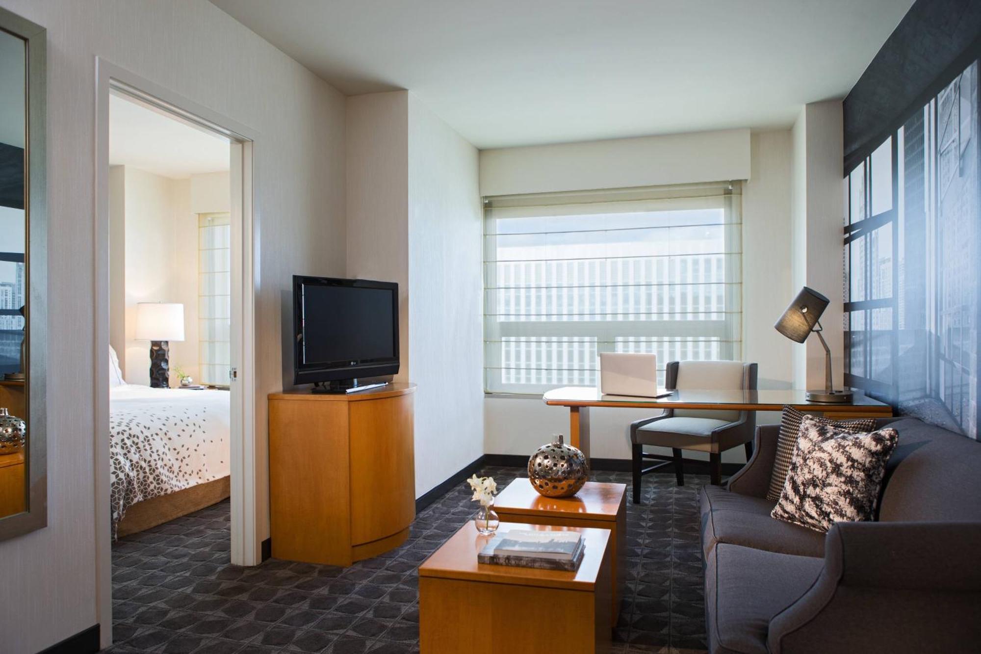 Renaissance Chicago O'Hare Suites Hotel Rosemont Exterior photo