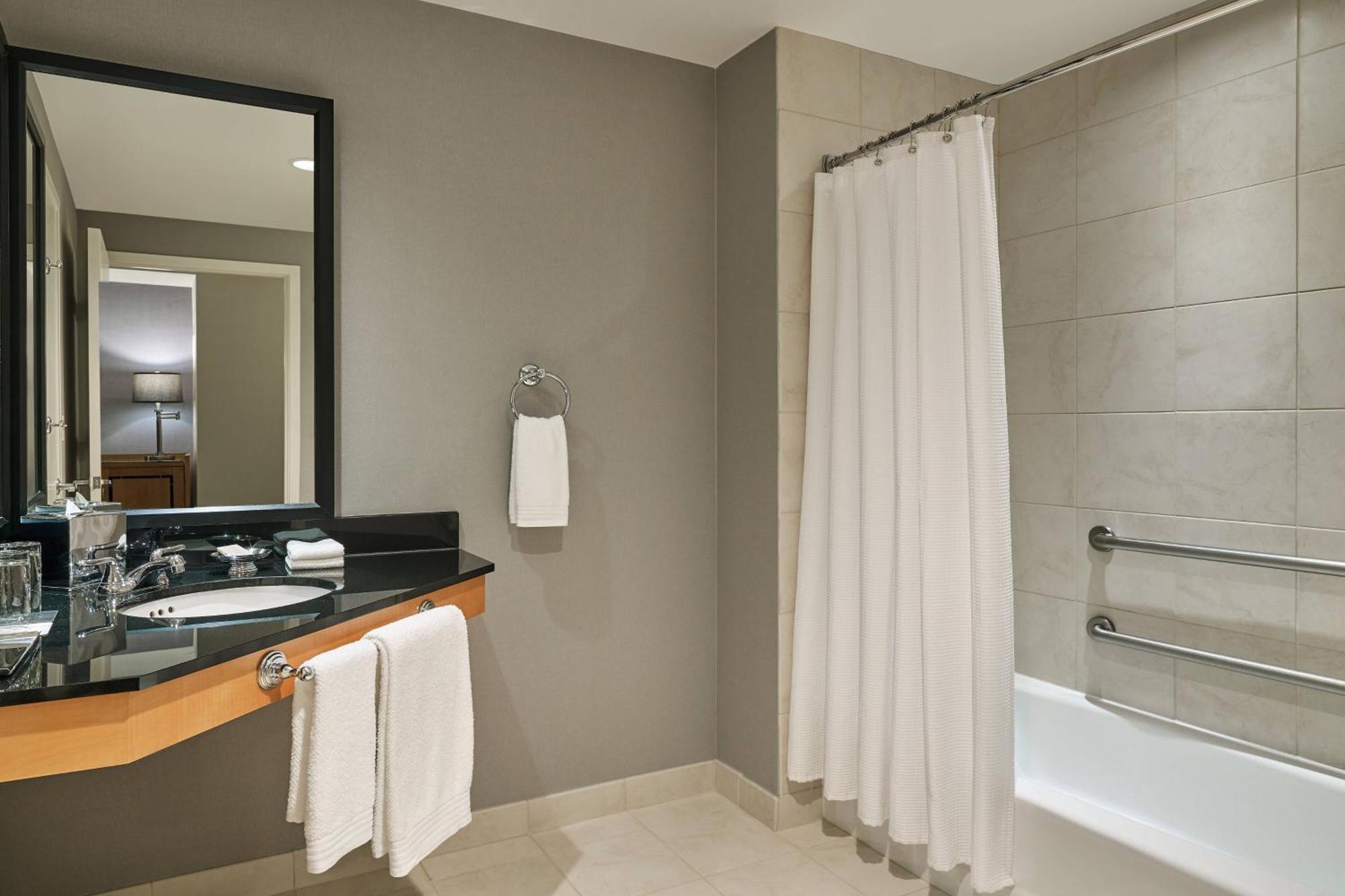 Renaissance Chicago O'Hare Suites Hotel Rosemont Exterior photo