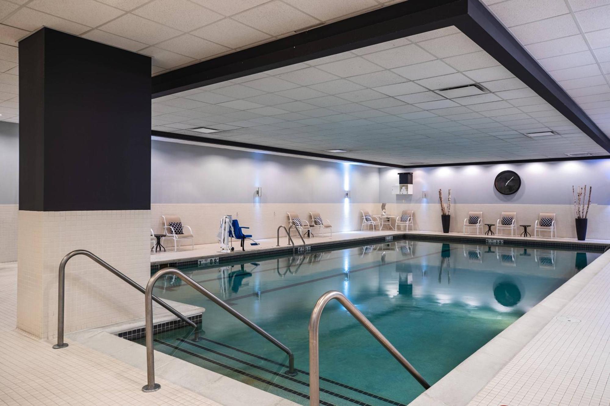 Renaissance Chicago O'Hare Suites Hotel Rosemont Exterior photo