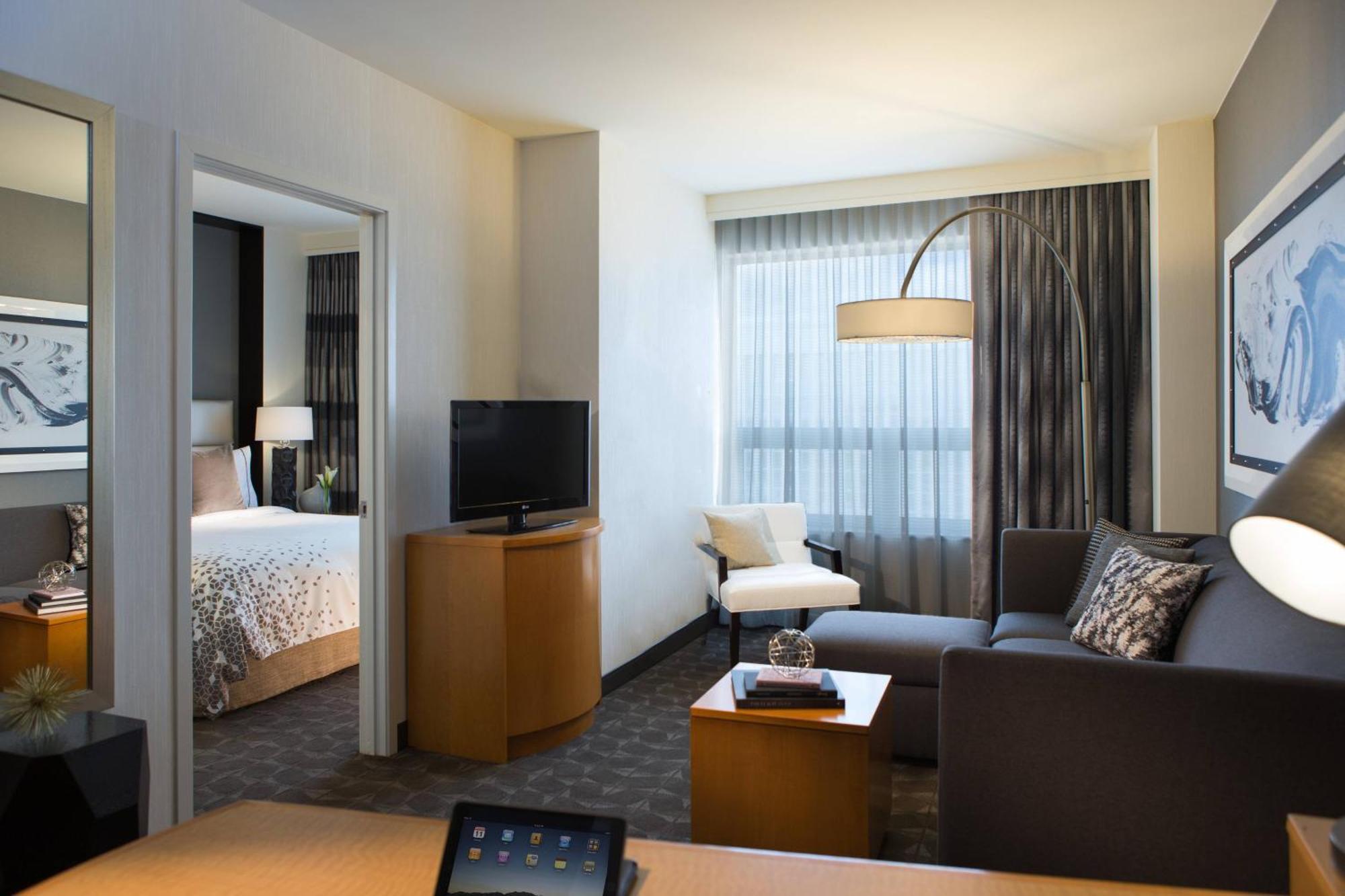Renaissance Chicago O'Hare Suites Hotel Rosemont Exterior photo