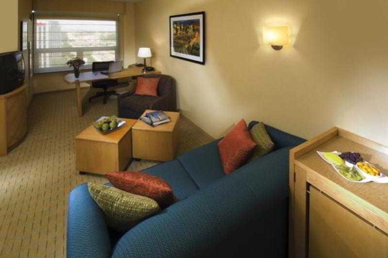 Renaissance Chicago O'Hare Suites Hotel Rosemont Room photo